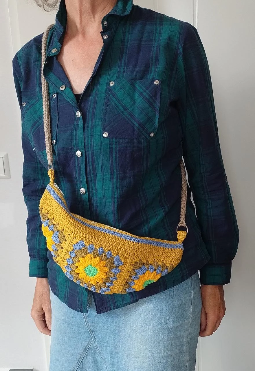 Crossbodytas telefoontas festivaltas gehaakt geel en kleurrijke bloem handmade